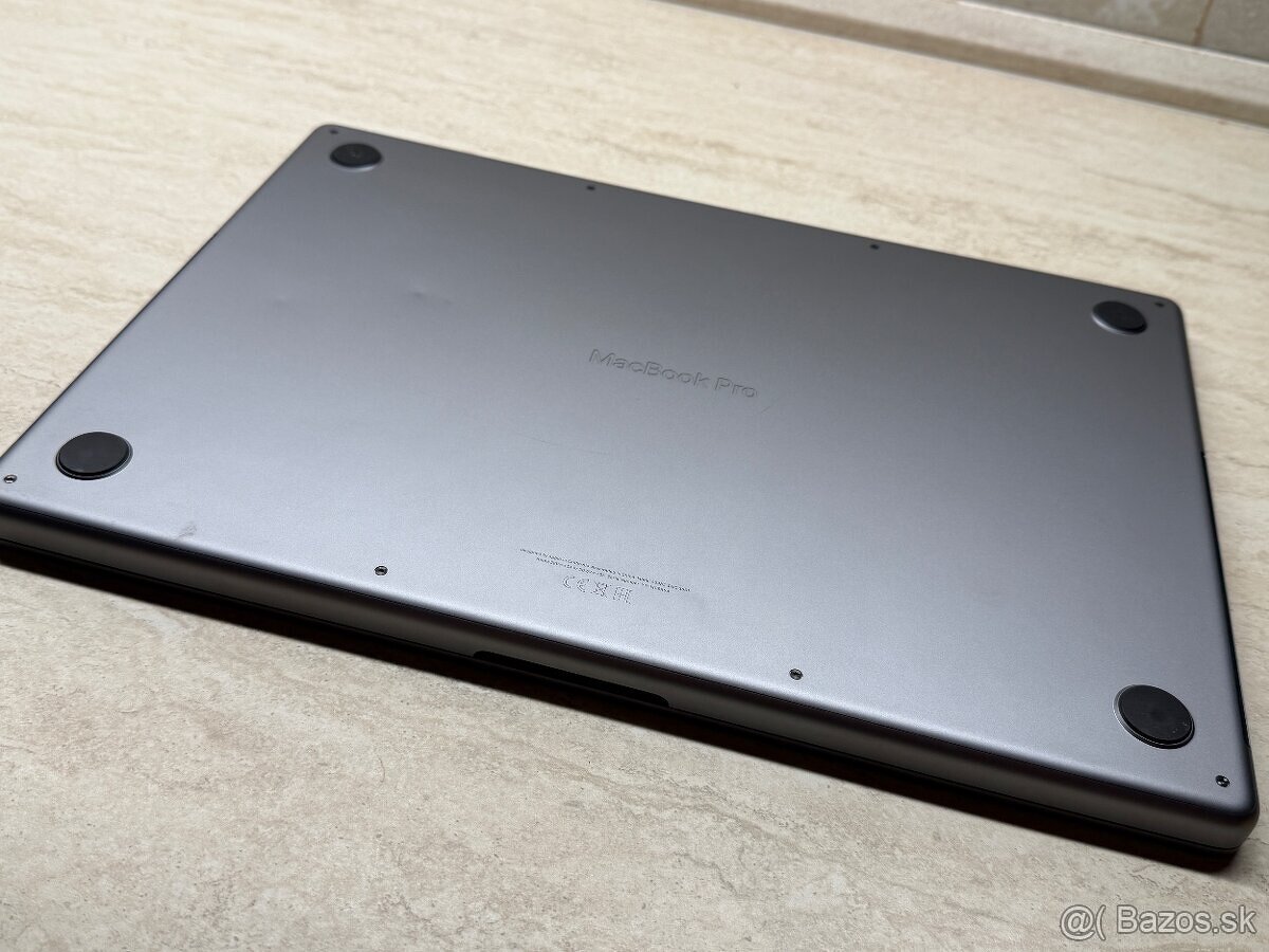 Apple MacBook Pro 16" / M1 Pro / 16GB / 512GB - 12