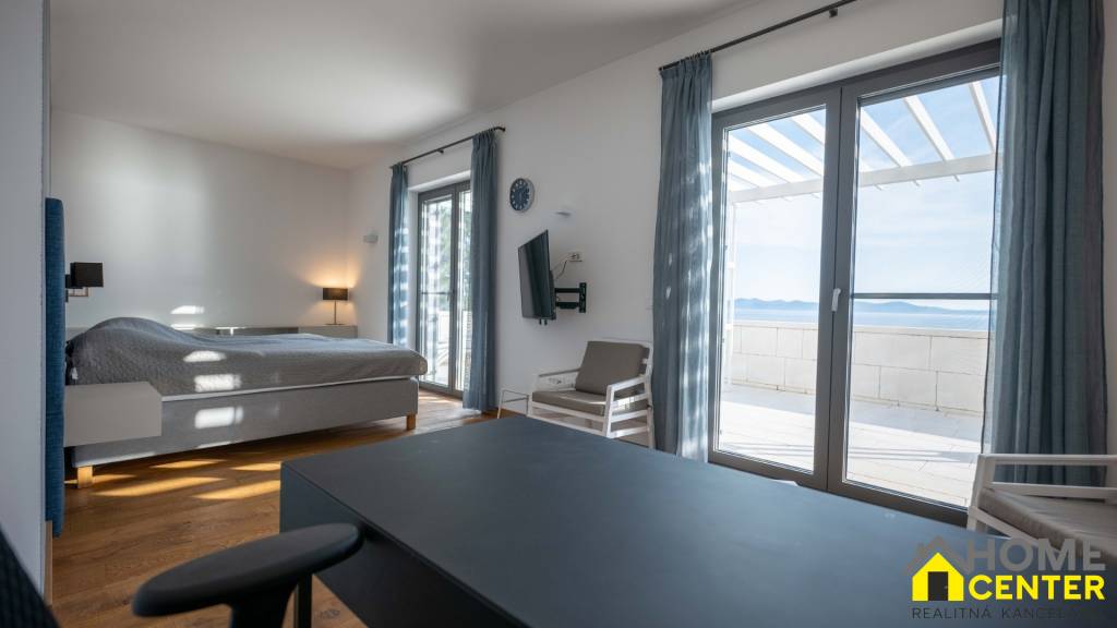 NA PREDAJ atraktívna kamenná vila /419 m²/ pri mori, Dalmáts - 12