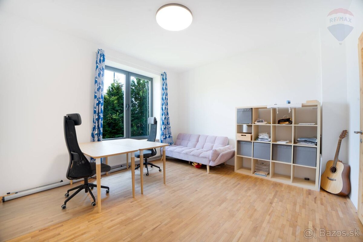 Zrekonštruovaný 5 izbový Rodinný dom s garážou a záhradou - 12