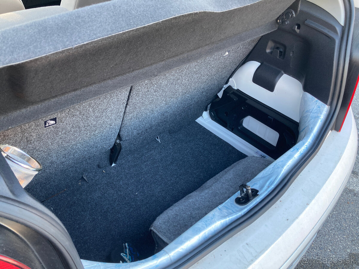 VW Up Cross, 75 k, r.v. 2016, 91 tis. km - 12