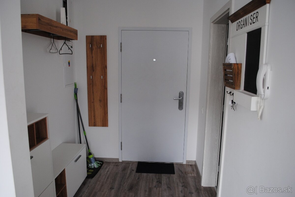 Prenajmem veľký1,5izbový slnečný byt, Bory1, nemocnica 3 min - 12