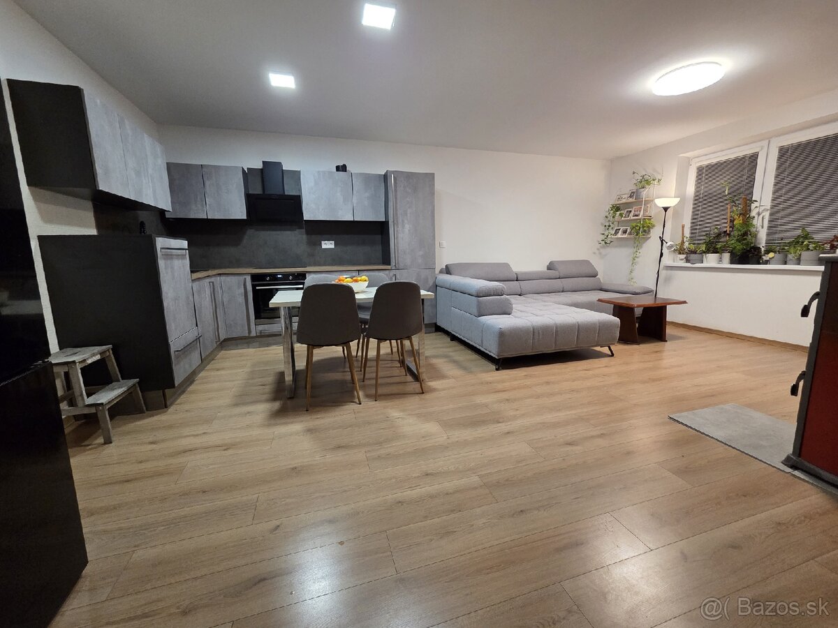 3.-izbový dom v obci Macov - 12