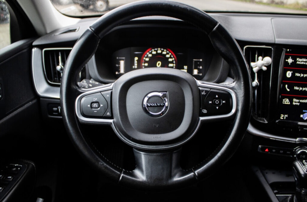 Volvo XC60 D4 Momentum, 140kW (2019) - 12