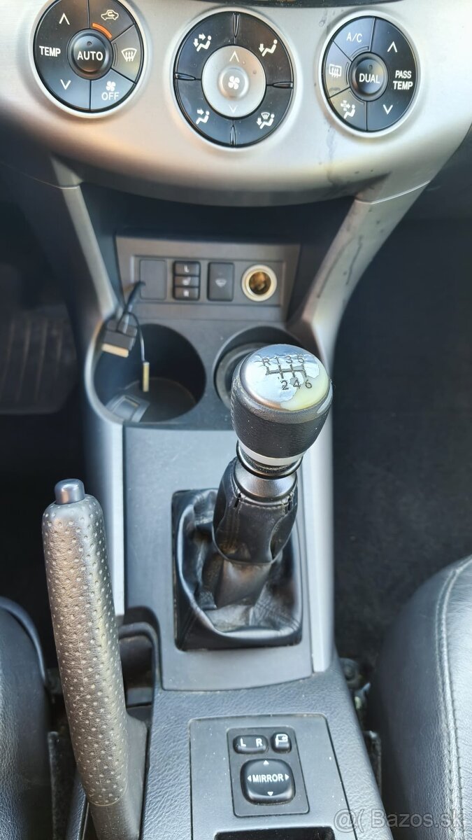TOYOTA RAV4 2.2 D-4D - 12