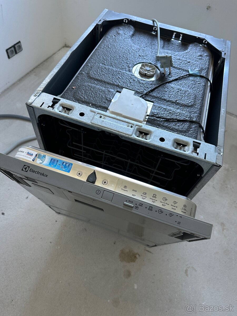 Vstavané kuchynské spotrebiče a práčka - 12