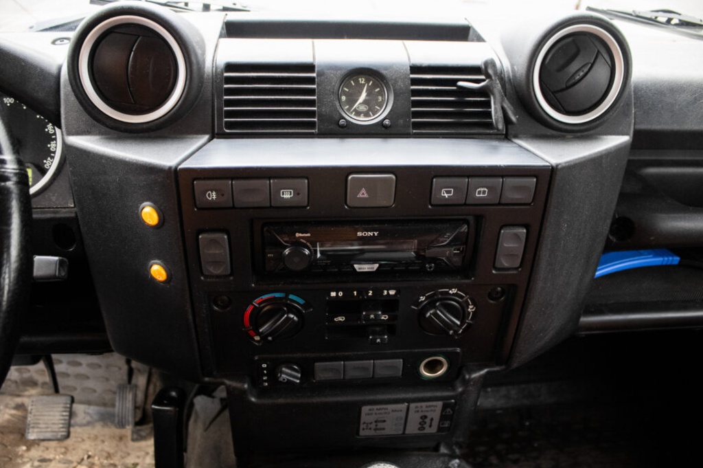 Land Rover Defender 110 SW, 90kW, (2007) - 12