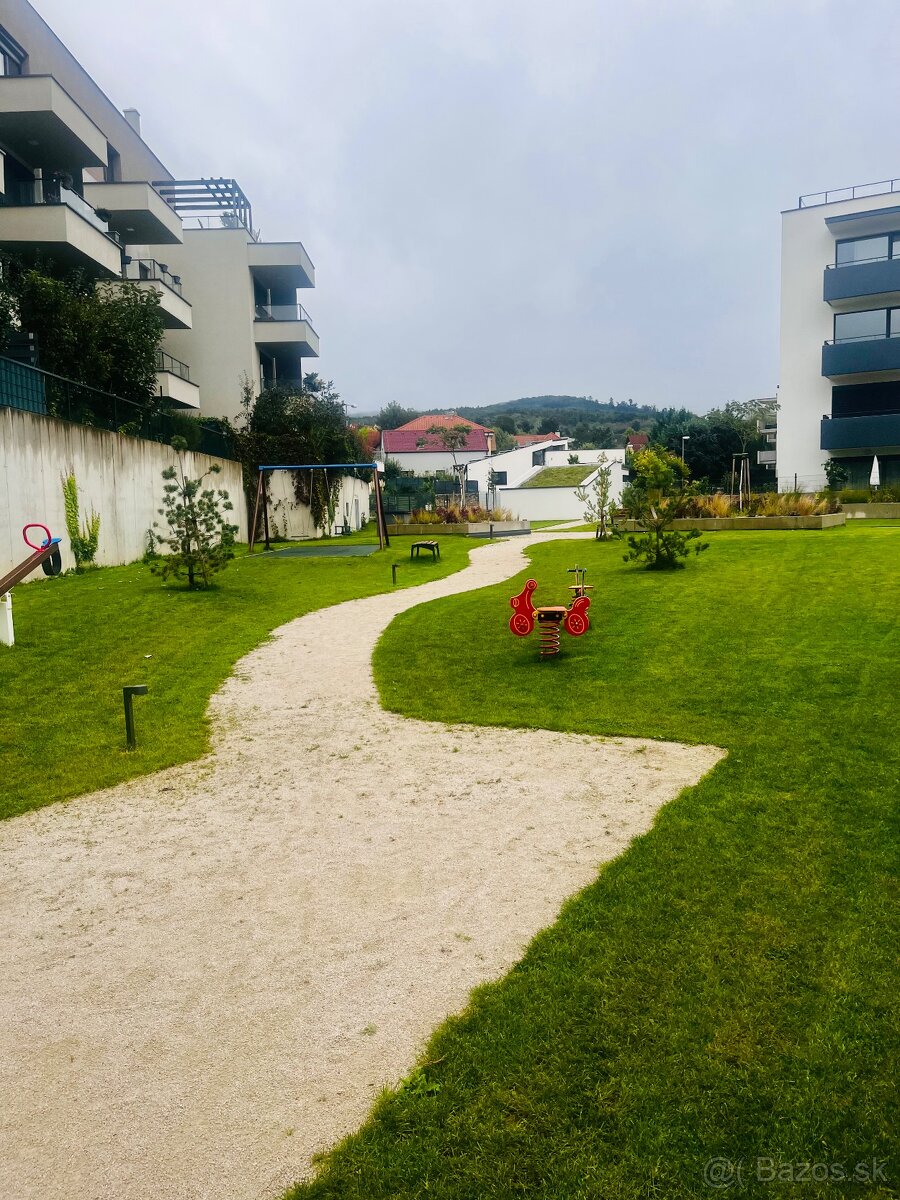 Slnečný 2-izbový byt s veľkým balkónom – Pod Vŕškami, Záhors - 12