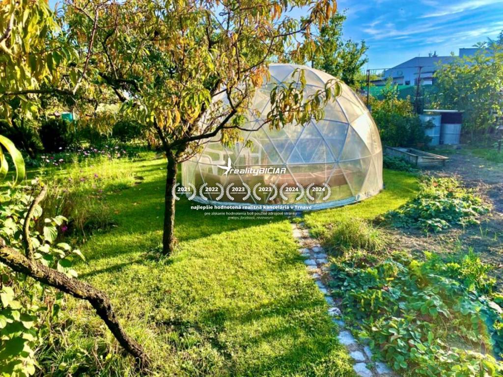 Na predaj priestranný 4 izbový rodinný dom s garážou a záhra - 12