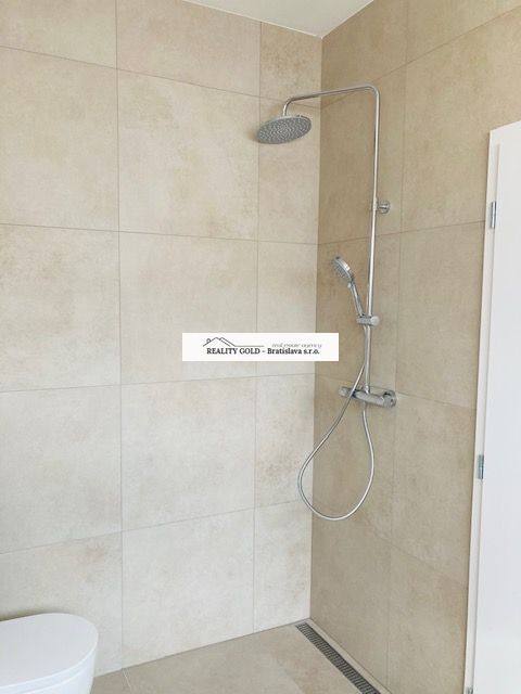 Moderný rodinný dom v obci Veľké Blahovo, Cena : 259 000,-EU - 12