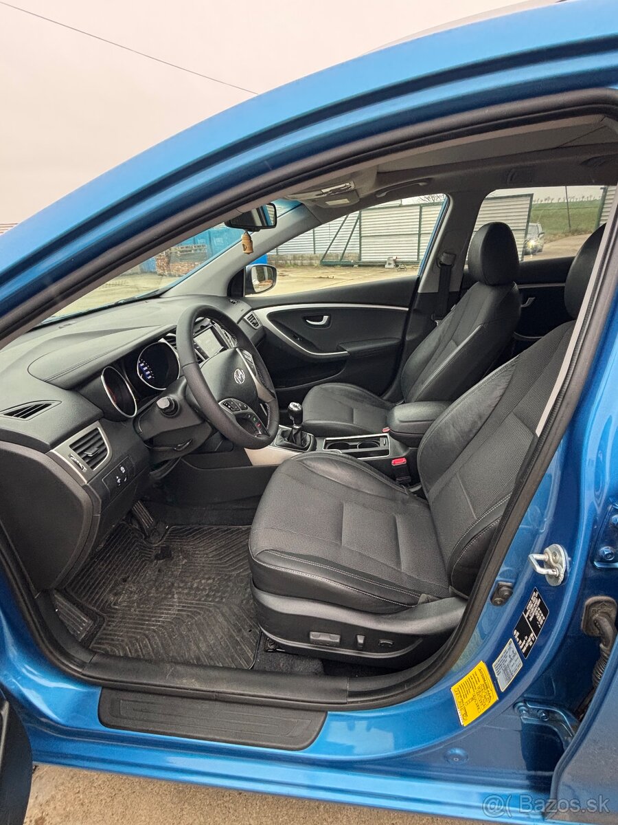 Hyundai i30 1.6 - 12
