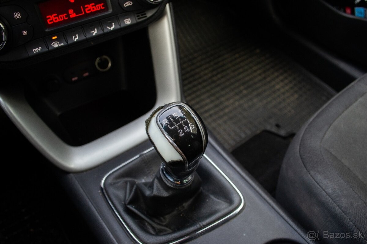 Kia Ceed SW 1.6 GDI - 12