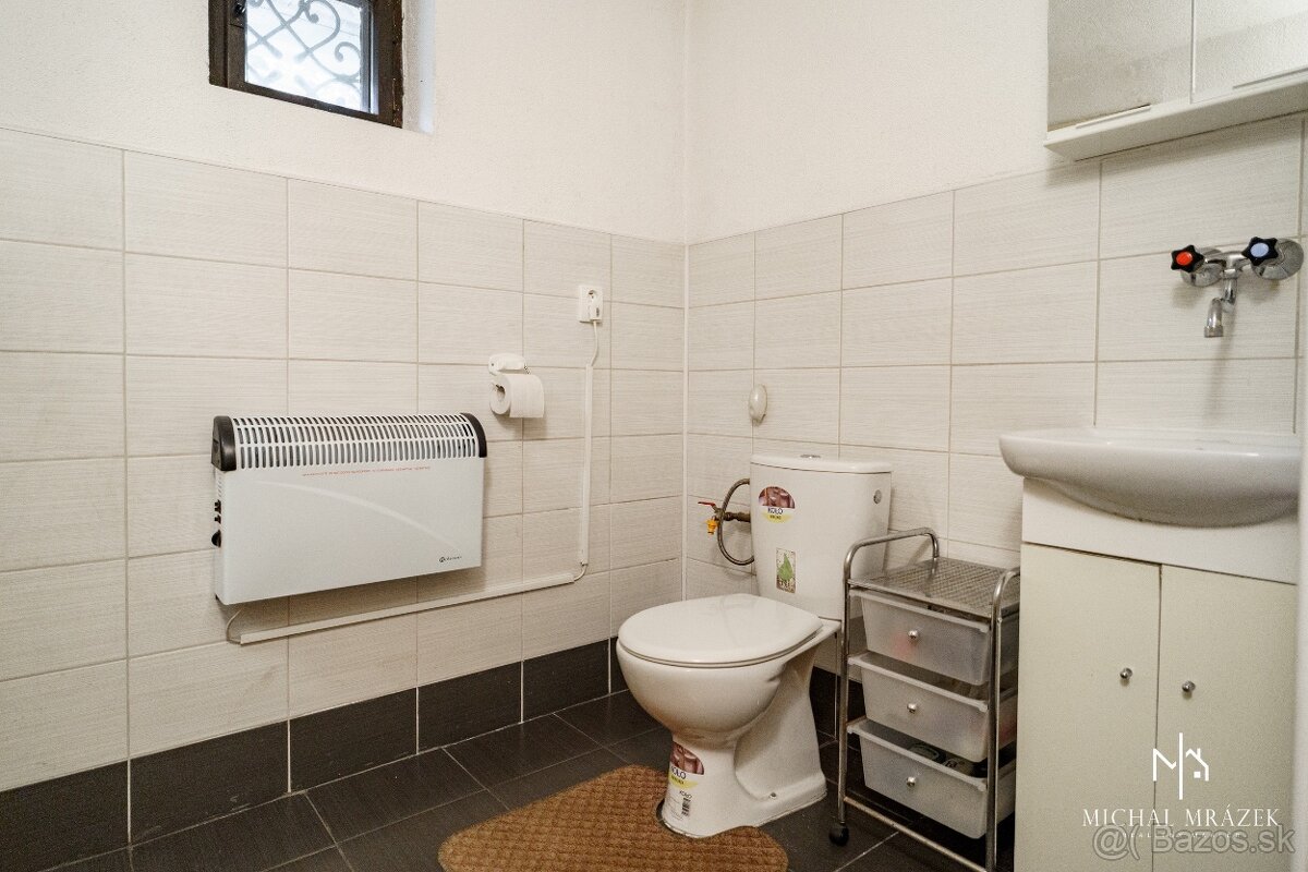 Ponúkame Vám exkluzívne na predaj rekreačnú chatu v časti Lá - 12