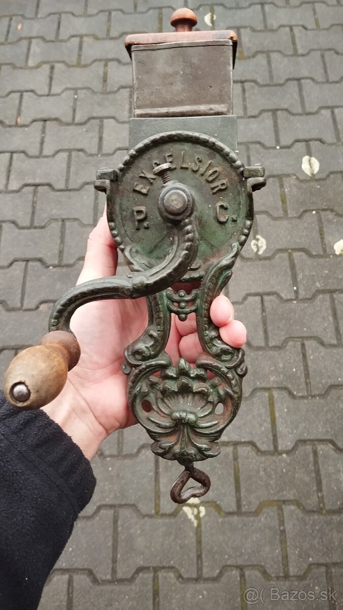 Velmi starý zdobený mlýnek na strouhanku EXCELSIOR - 12