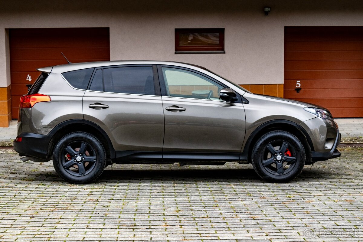 Toyota RAV4 2,2D 110kW 4x4 (nová STK, ťažné, kamera,keyless) - 12