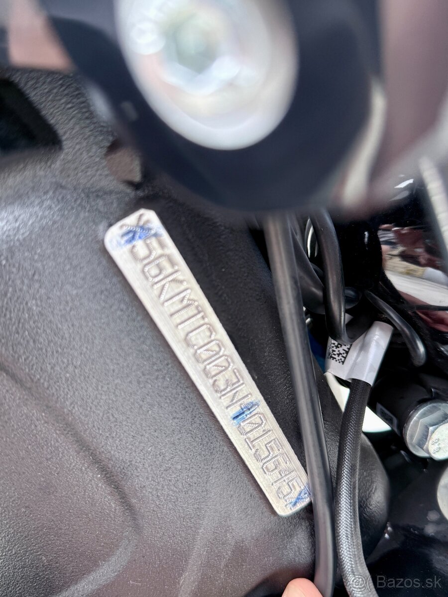 Indian Scout Rogue s výfukmi Jekkil&Hyde iba 418 km  - 12