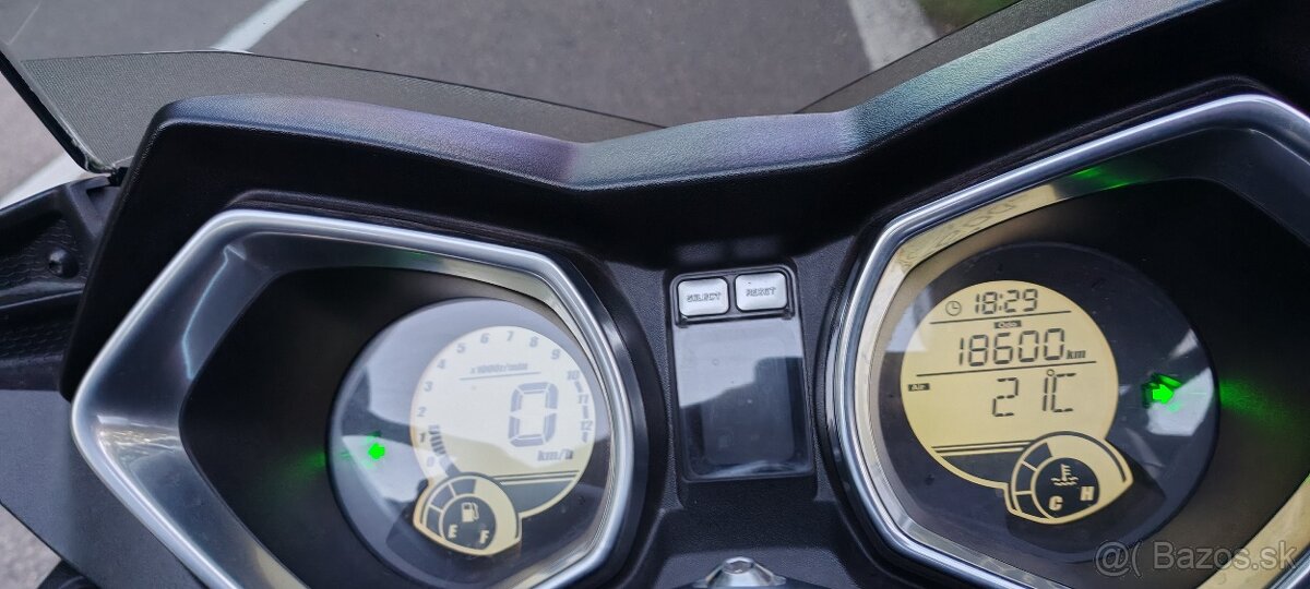 Yamaha x-max 125 - 12