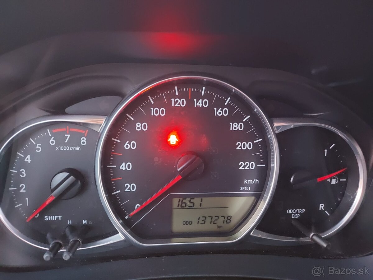 Toyota Yaris 1.33l benzín, 74 kW – výborný stav, plná výbava - 12