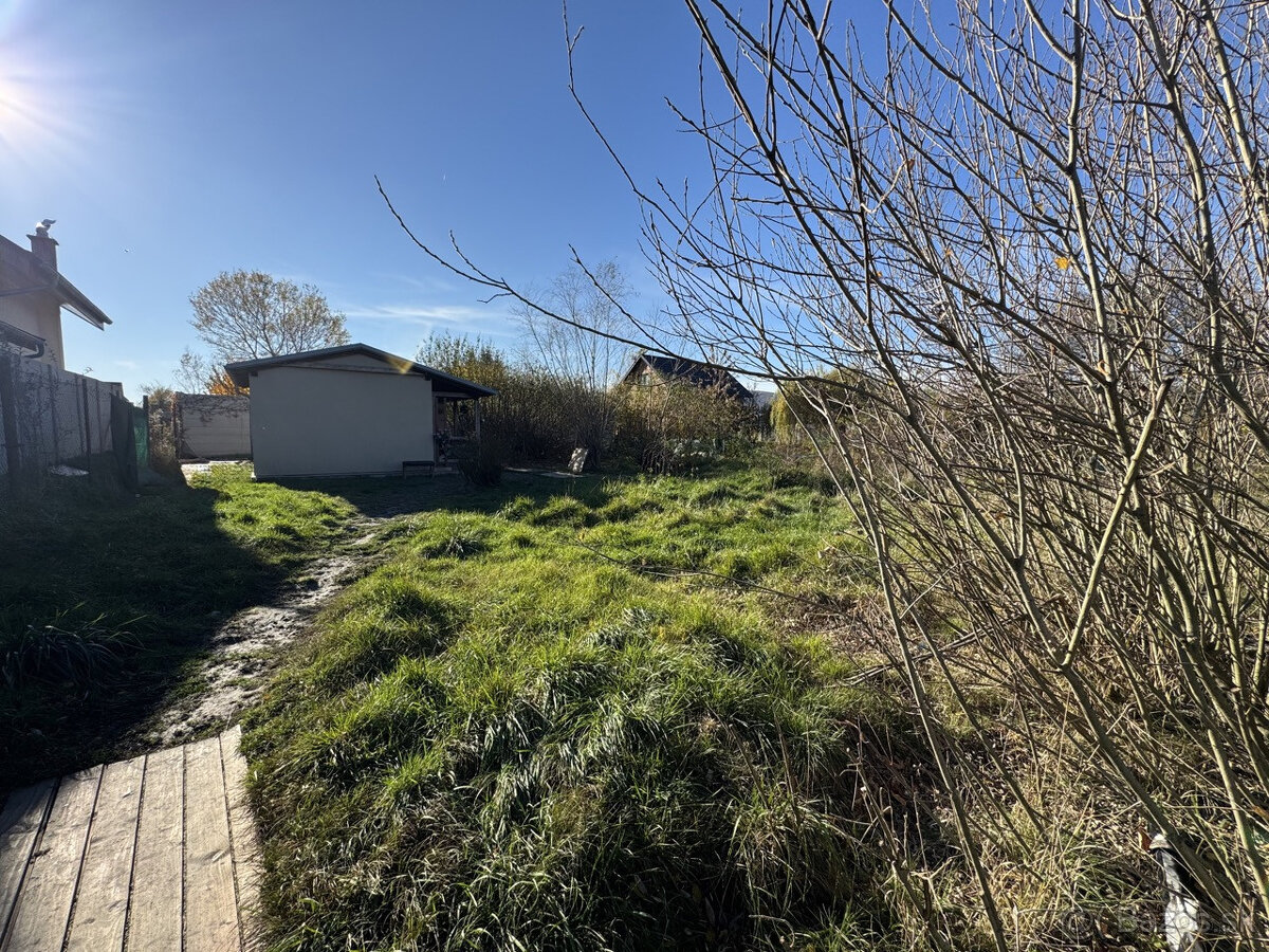 Záhrada 626 m2 v peknej lokalite v Rači na Žabom Majeri za s - 12