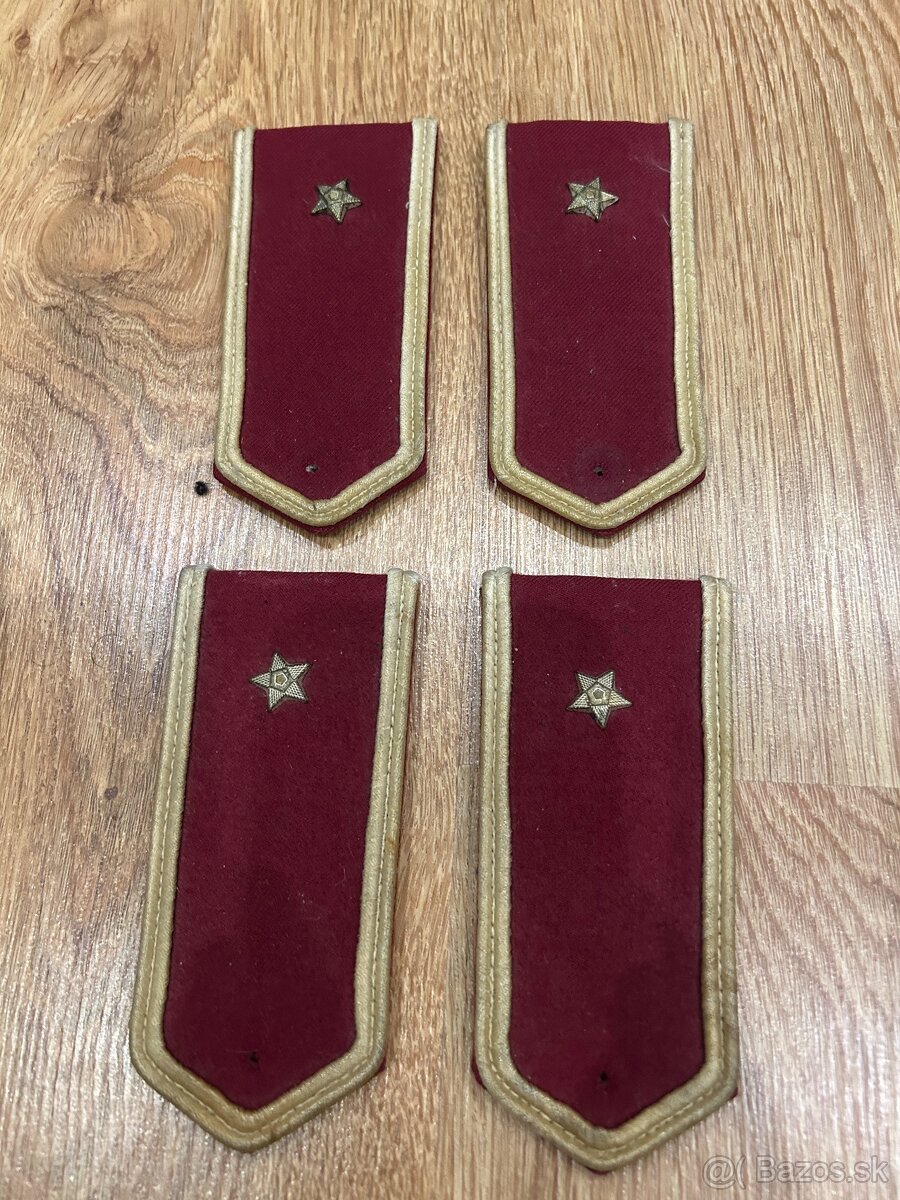 Konvlut starých komunistických predmetov - 12