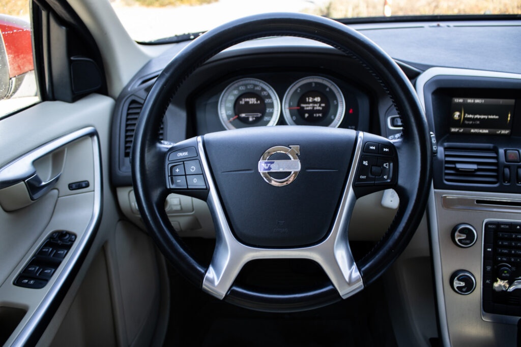 Volvo XC60 2.4D Momentum, 120kW (2011) - 12