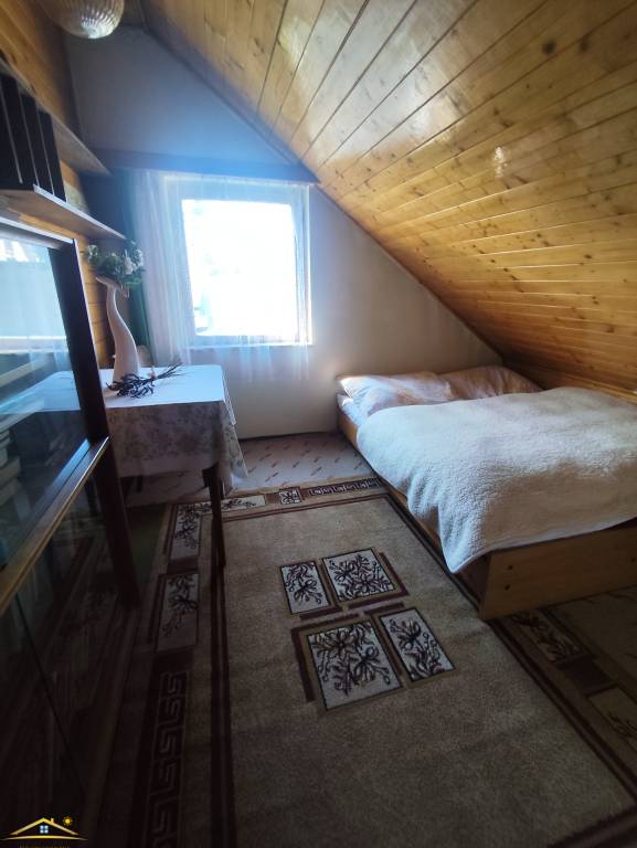 Priestranný rodinný dom priamo v centre Turzovky s veľkým po - 12