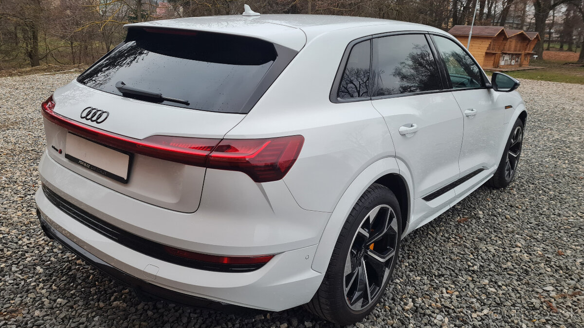 Audi E-tron S 370 kW, 37000 km, odpočet DPH. - 12