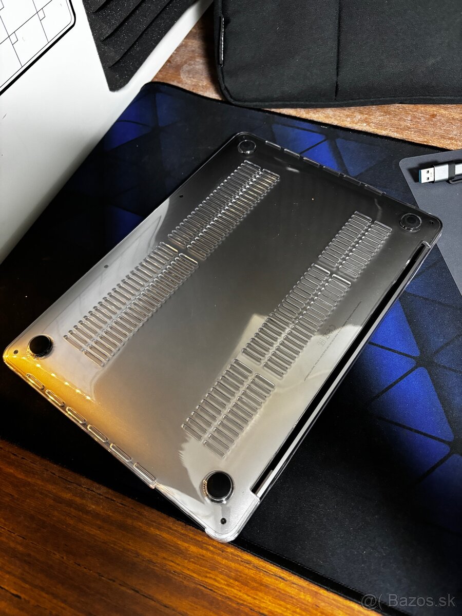 MacBook Pro 13” (128 GB / 8 GB RAM) Touch Bar - 12