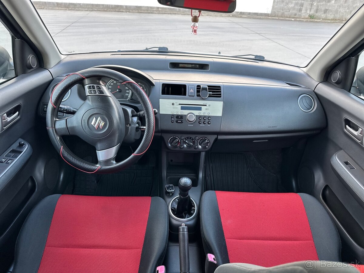 Suzuki Swift 1.3 benzín 67 kW MT/5 - 12