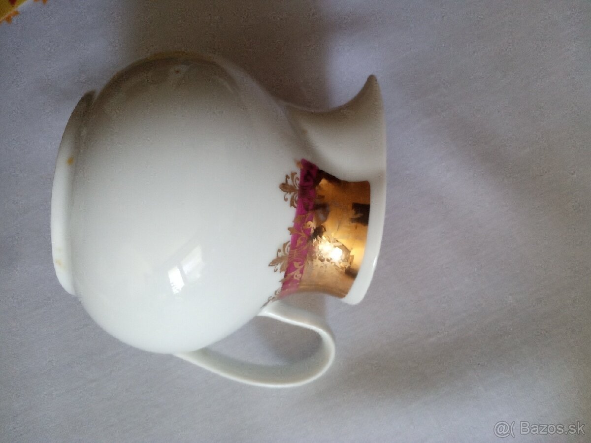 Polievkové misy, servirovaci tanier, čajník, mliečnik. - 12