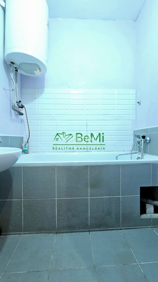 3-IZB.BYT S BALKÓNOM HNÚŠŤA-NA PREDAJ - 12