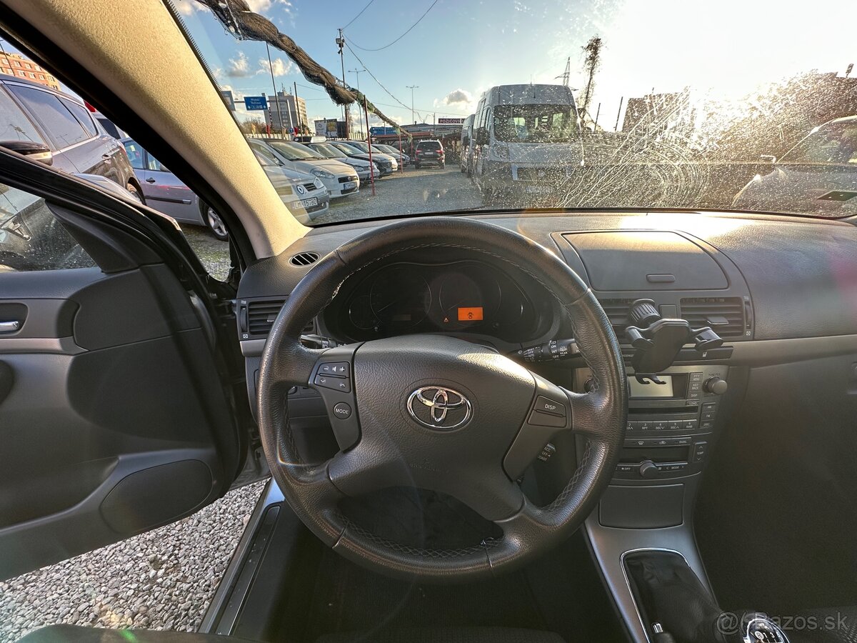 Toyota Avensis Combi 2.0 D-4D Sol - 12