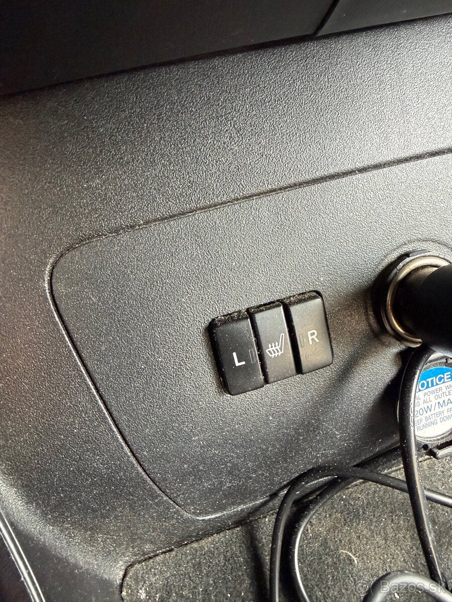 Toyota prius +LPG - 12