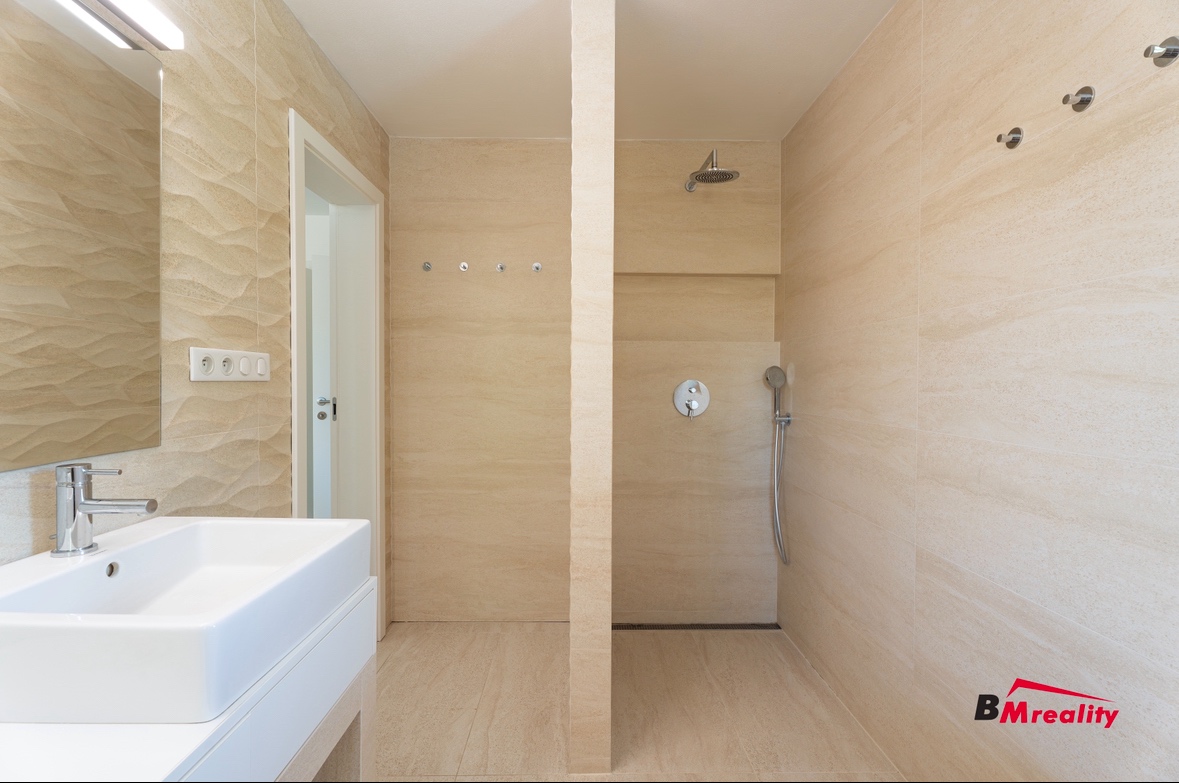 Moderná vila s prémiovým vybavením a investičným potenciálom - 12