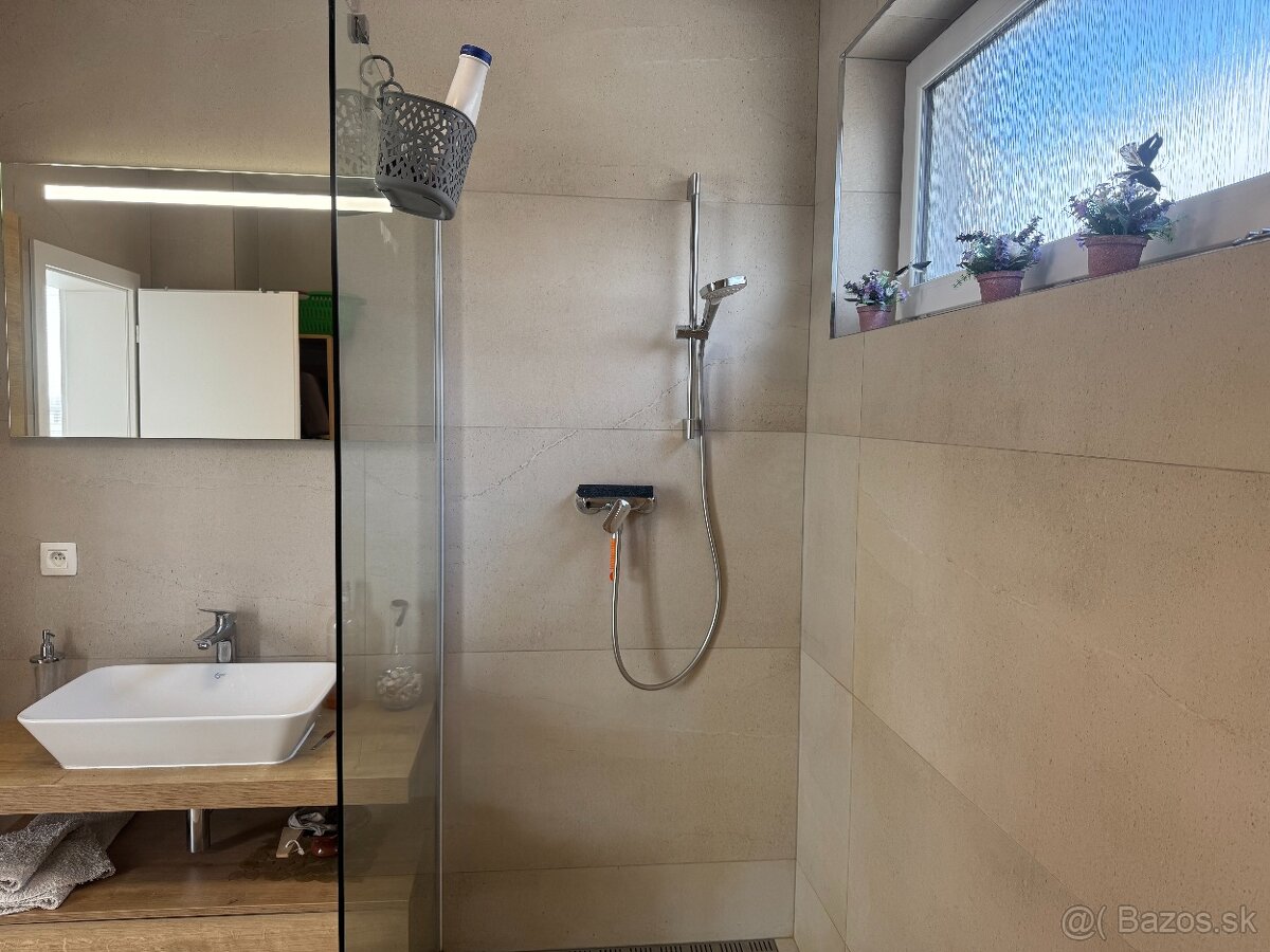 PREDAJ - RD pri súkromnom jazere - Boldog - 12