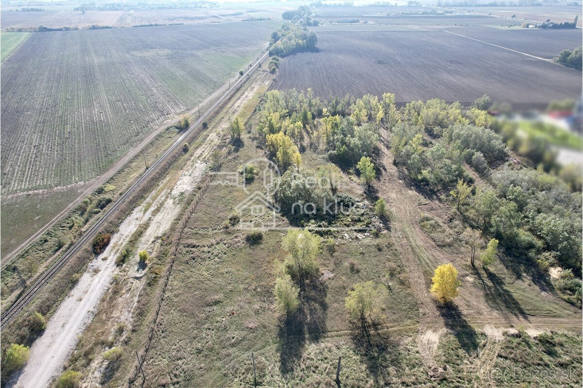 Na predaj stavebný pozemok v priemyselnej zóne v NZ - 12