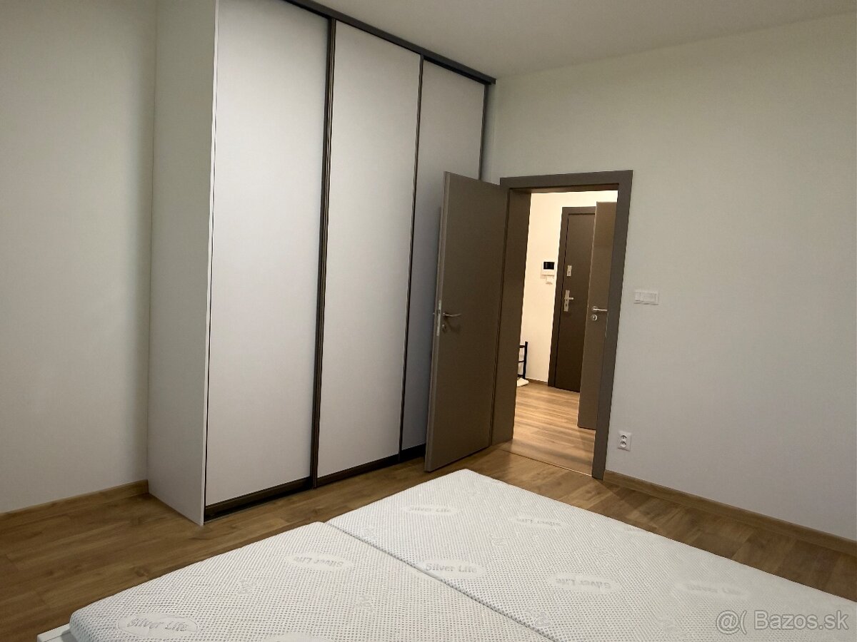 Na prenájom 3izbový byt v rodinnom dome-Voľný ihned - 12