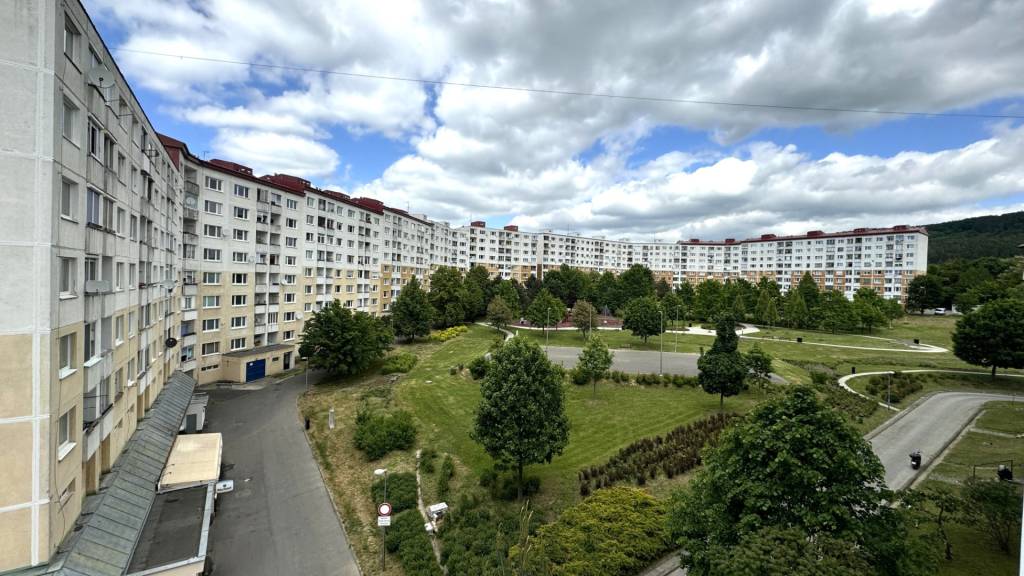 Nadštandardný veľký tehlový 4-izbový byt v Dubnici nad Váhom - 12