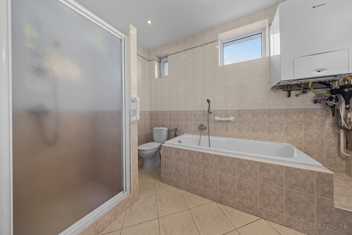 4-IZBOVÝ RODINNÝ DOM S GARÁŽOU, ZIMNOU ZÁHRADOU A PIVNICOU - 12