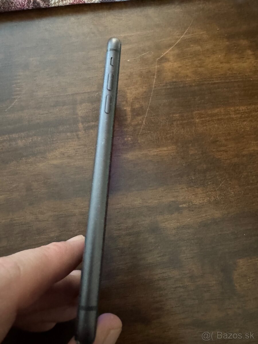 Predám Iphone 11 64gb - 12
