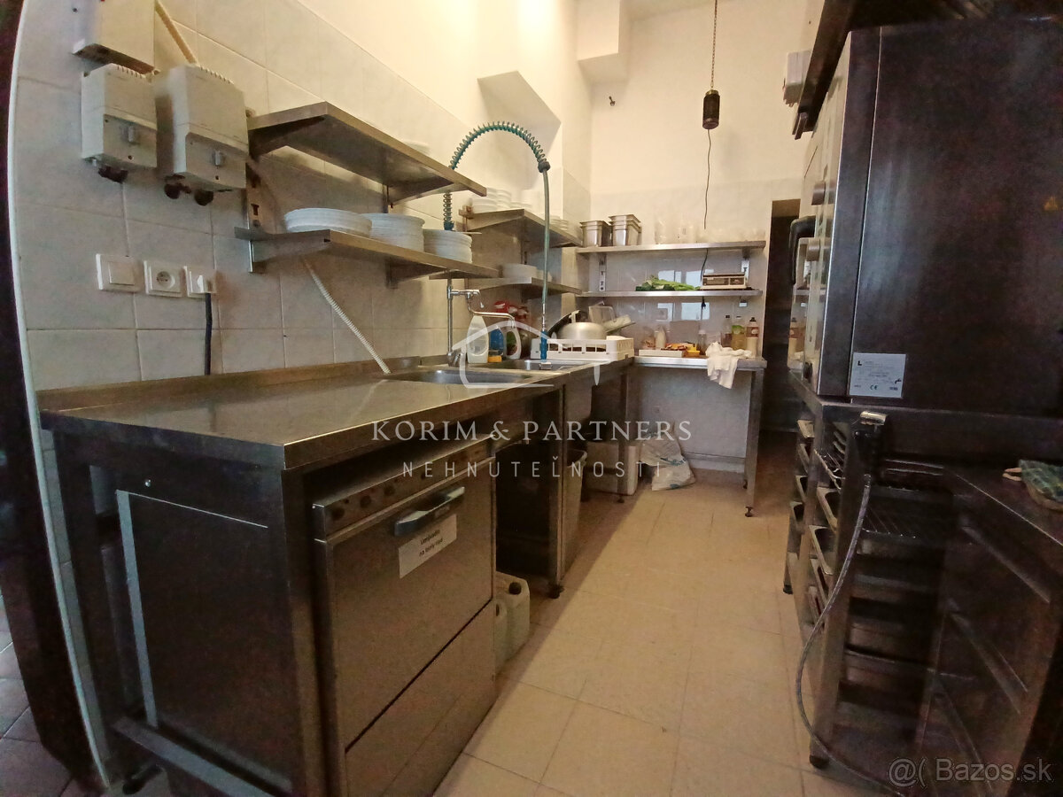 Penzión s reštauráciou v centre Komárna - 12