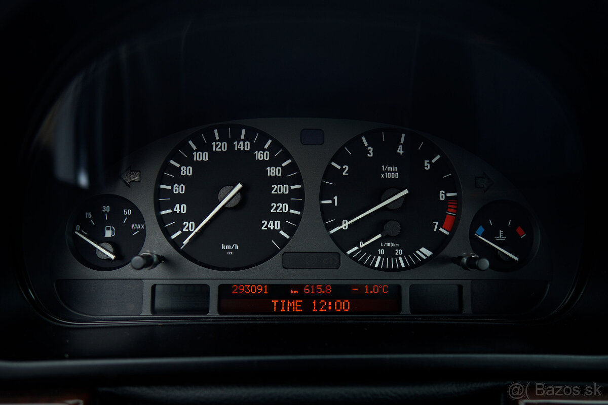 BMW E39 528i Sedan Manuál - 12