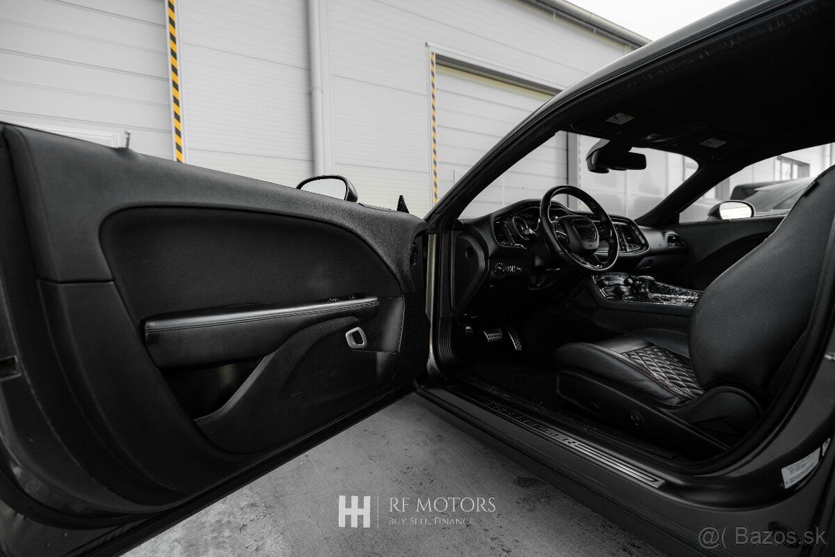 Dodge Challenger - 12