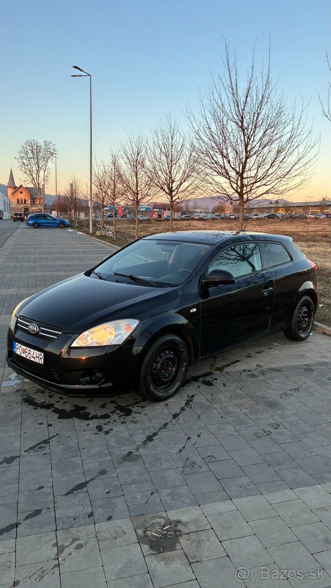 KIA ProCeed 2009 77kw Čierna metalíza - 12