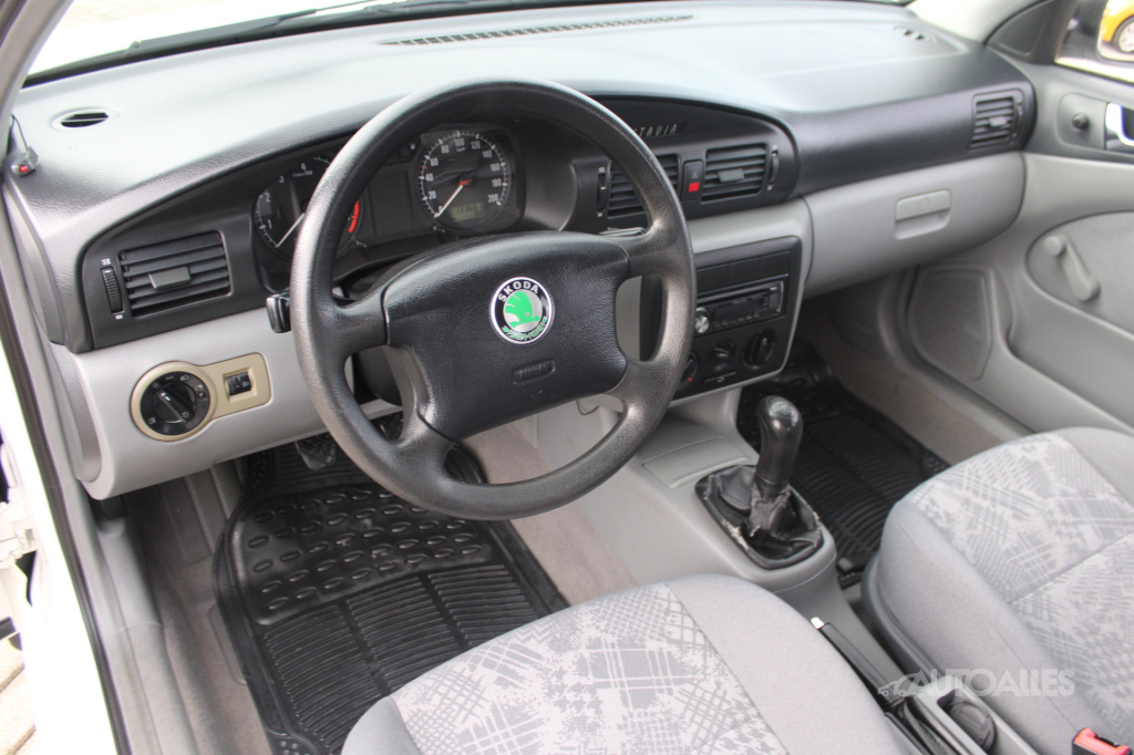 Škoda Octavia 1,4 MPi 44 kW LX - 12