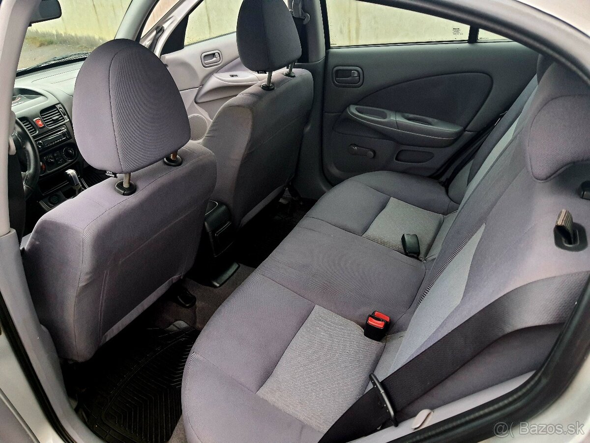 Nissan Almera N16 Hatchback (2003) - 12