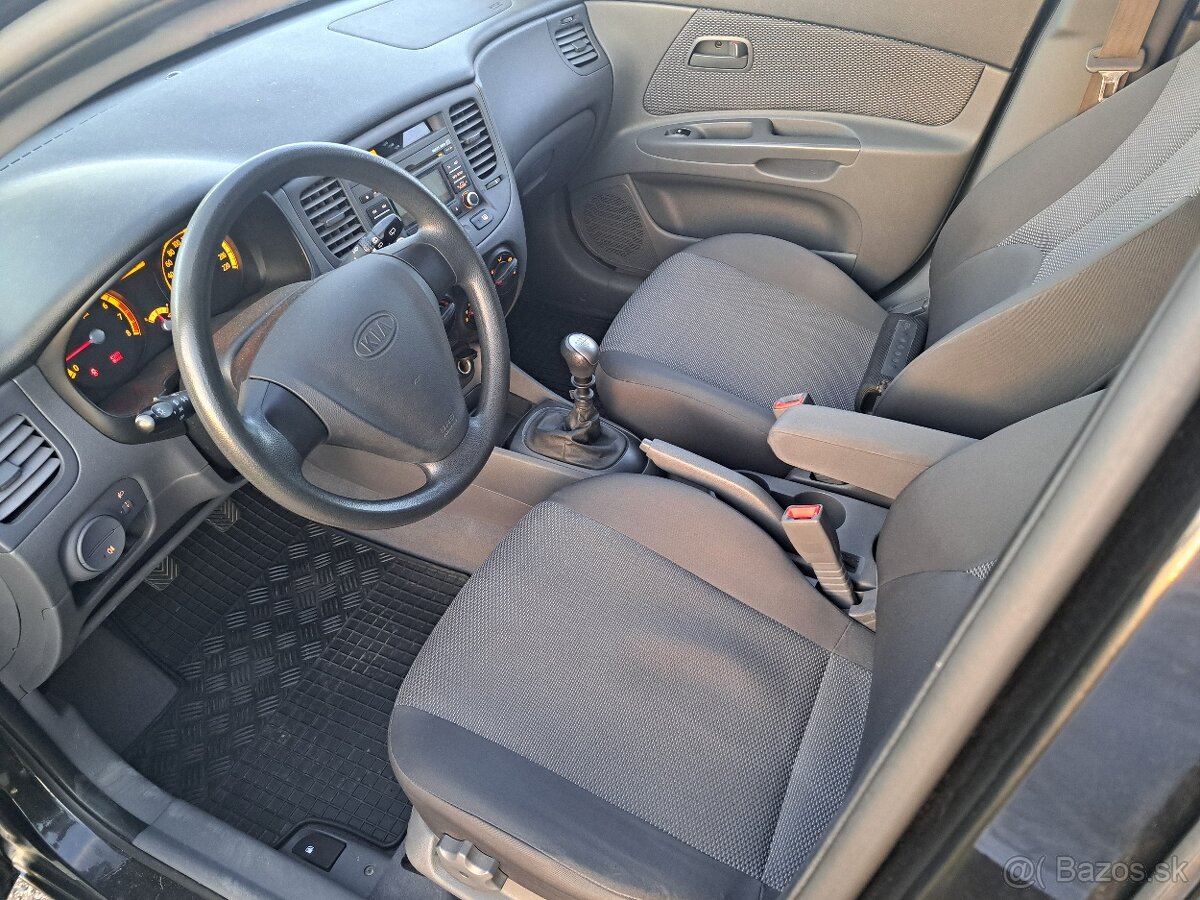 94 tisíc km Kia Rio - 12