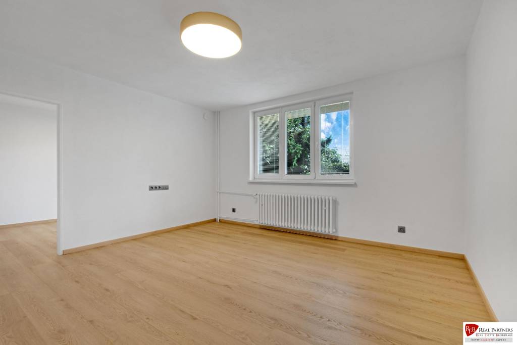 REB.sk Prenájom moderný 8 izbový RD, 250 m2,Sološnicka ul, K - 12