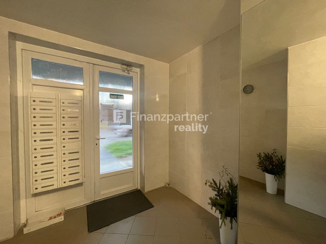 Zaujímavý dlhodobý prenájom 1izb byt na vl. clementisa s log - 12