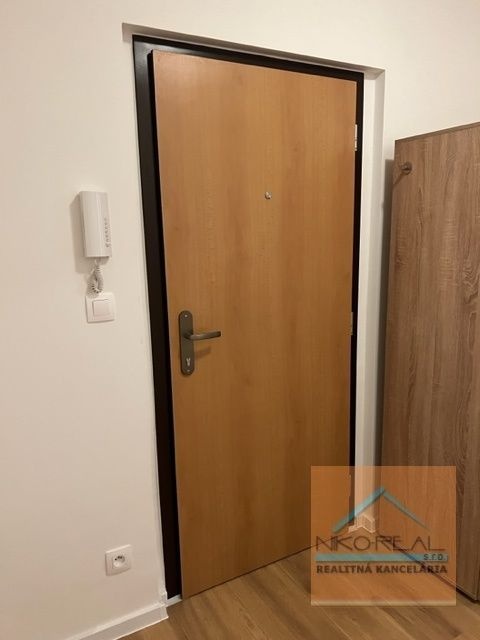 na prenájom zrekonštr. 2 izb. byt, KADNÁROVA ul. - 12