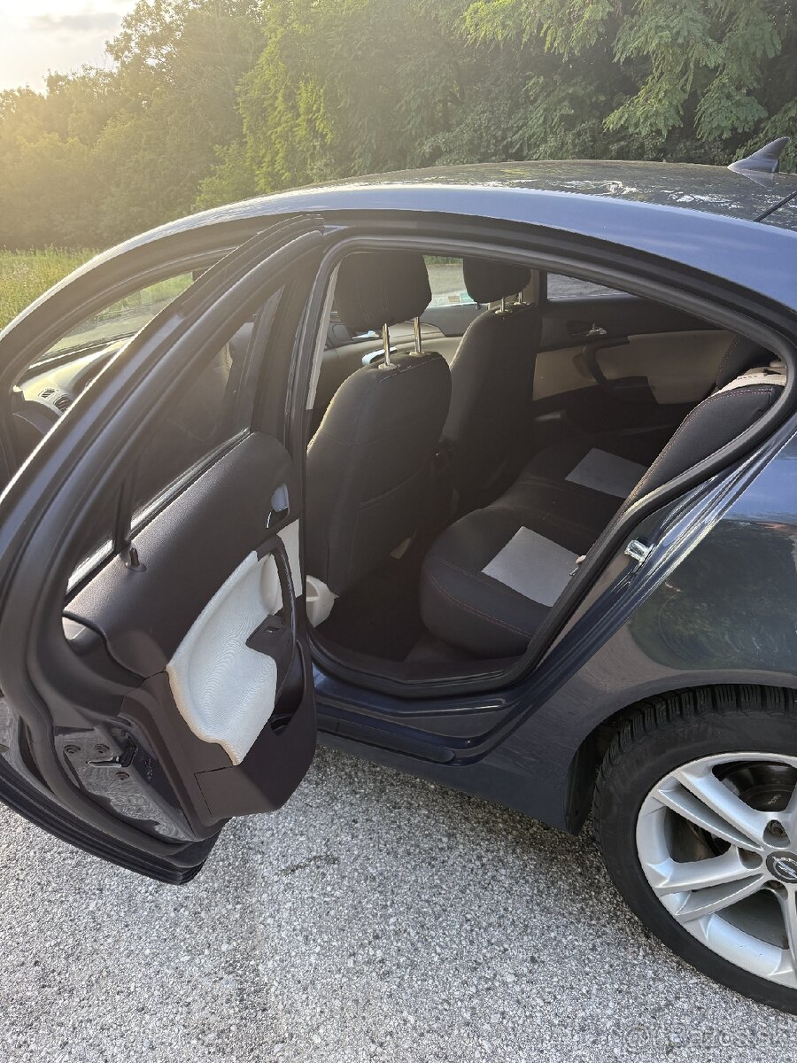 Opel Insignia 1.8 - 12